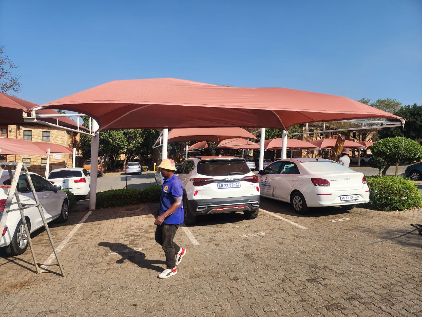 Cantilever Shadeport